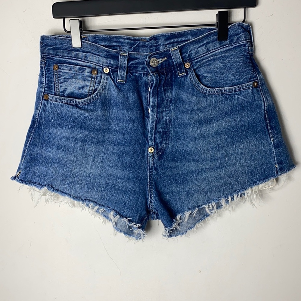 Levi’s vintage cinch back shorts size 30